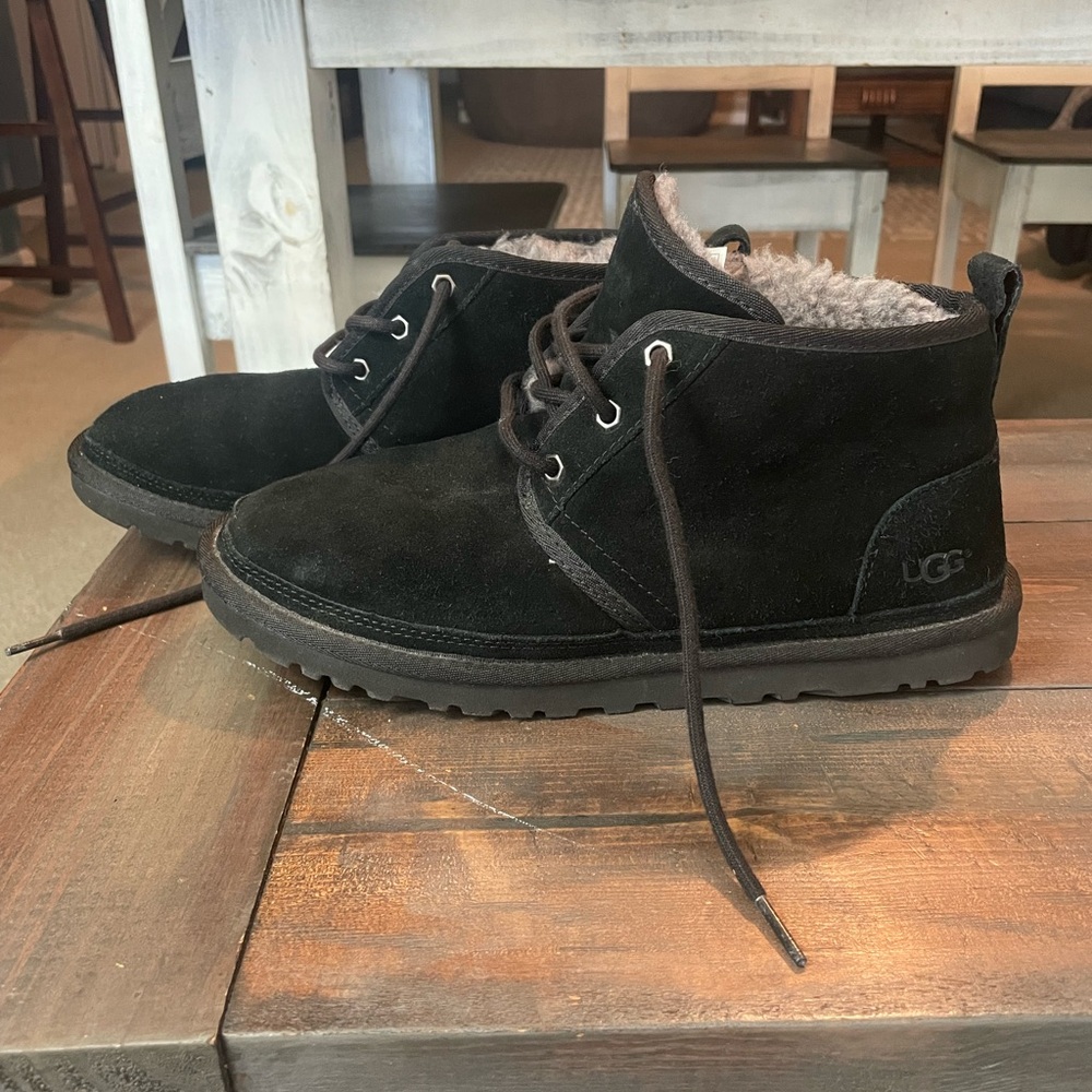 Uggs Neumel Men’s 9 Black Suede Chukka Fuzzy Wool Boots